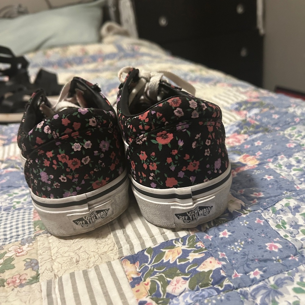 Vans - Picture 3 of 3
